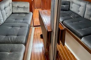 1981 Hinterhoeller Niagara 35